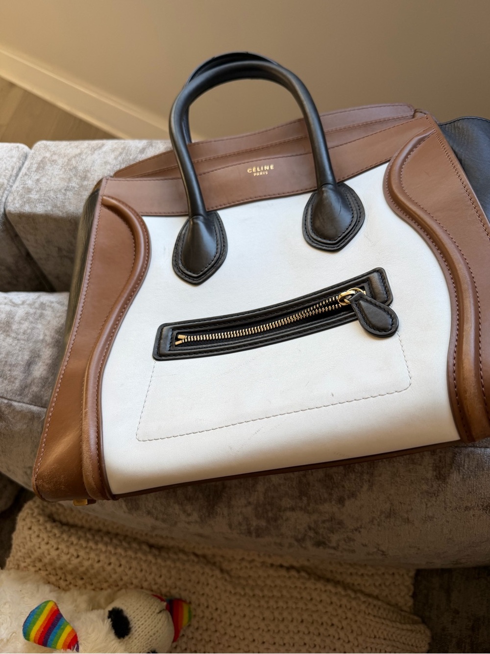 Tri-Color CÉLINE Luggage Medium Leather Tote Bag — Brown, White & Black - Picture 5 of 8